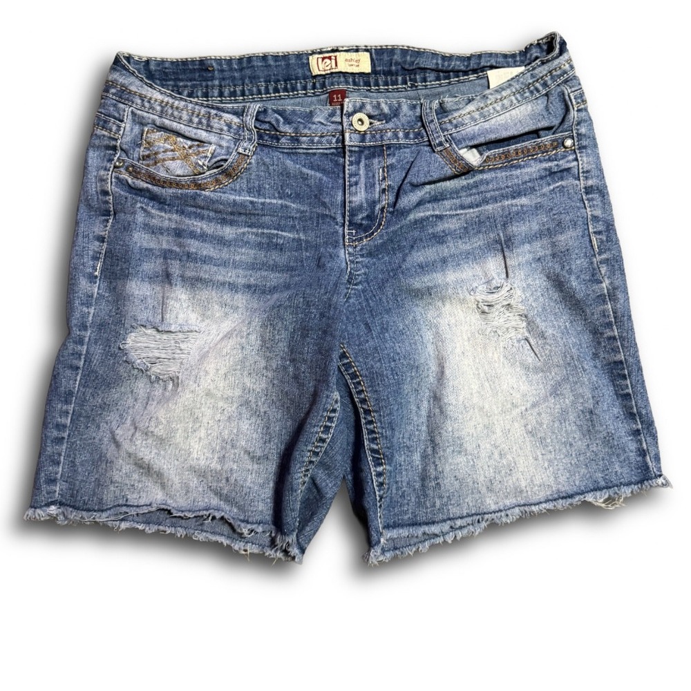 LEI Ashley Low Rise Distressed Denim Shorts Blue Size 11 Frayed Hem Y2K Boho